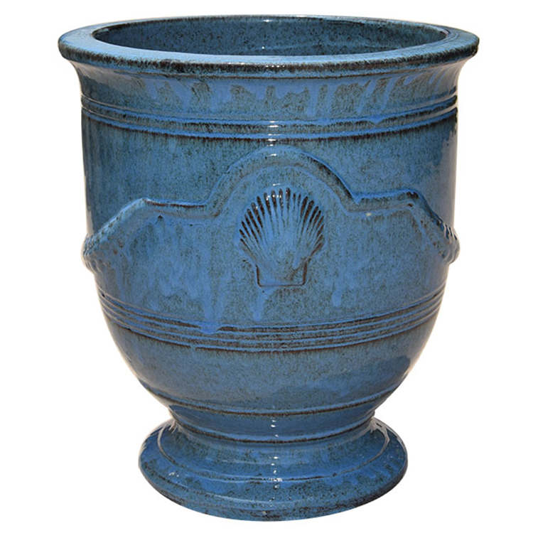 Country Yard Trophy Pot